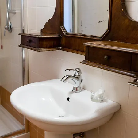 En La Corte 3* Ассизи