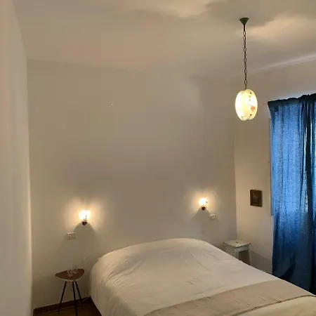 En La Corte Ασίζη